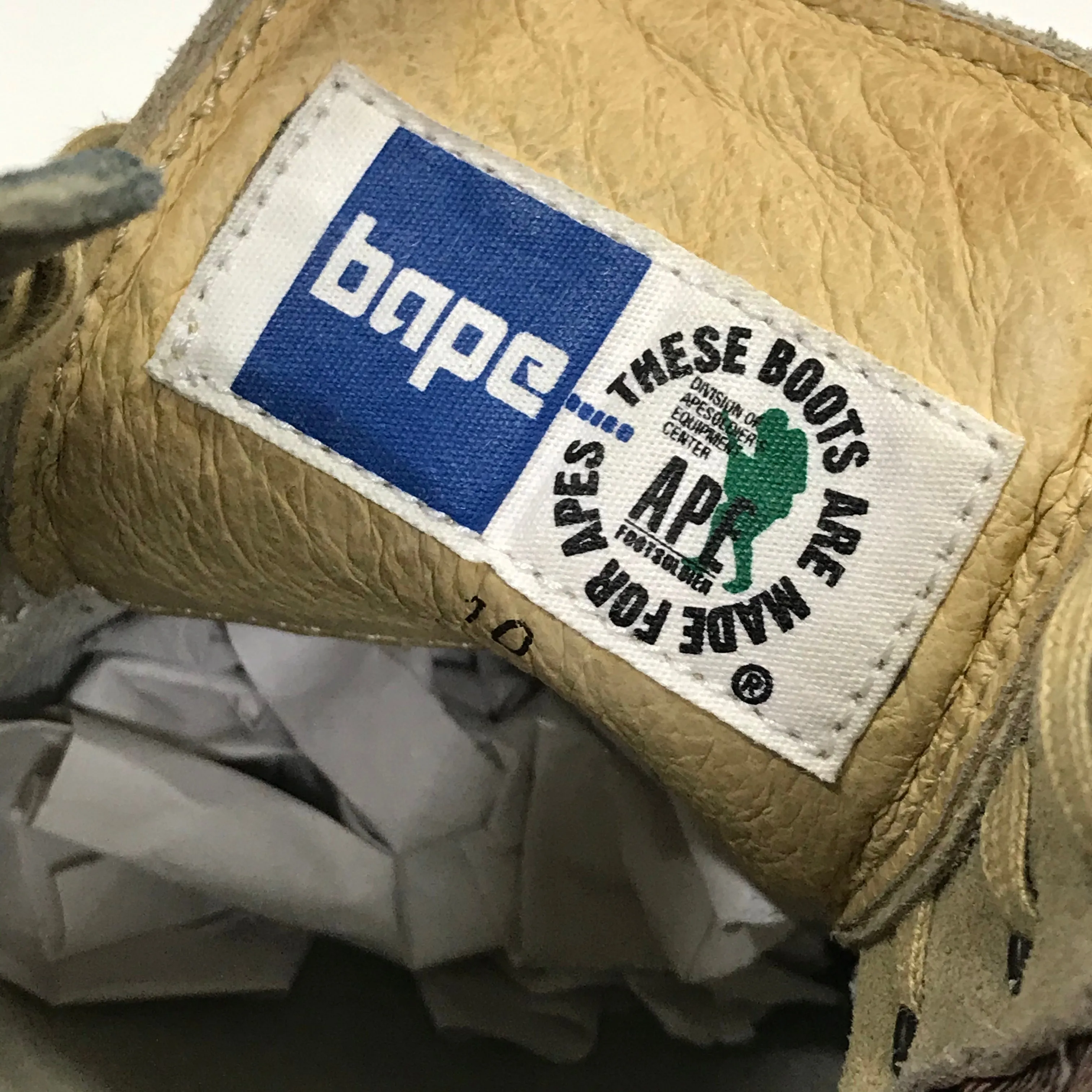 [10] A Bathing Ape Bape 3 Hole Desert Boots  hi