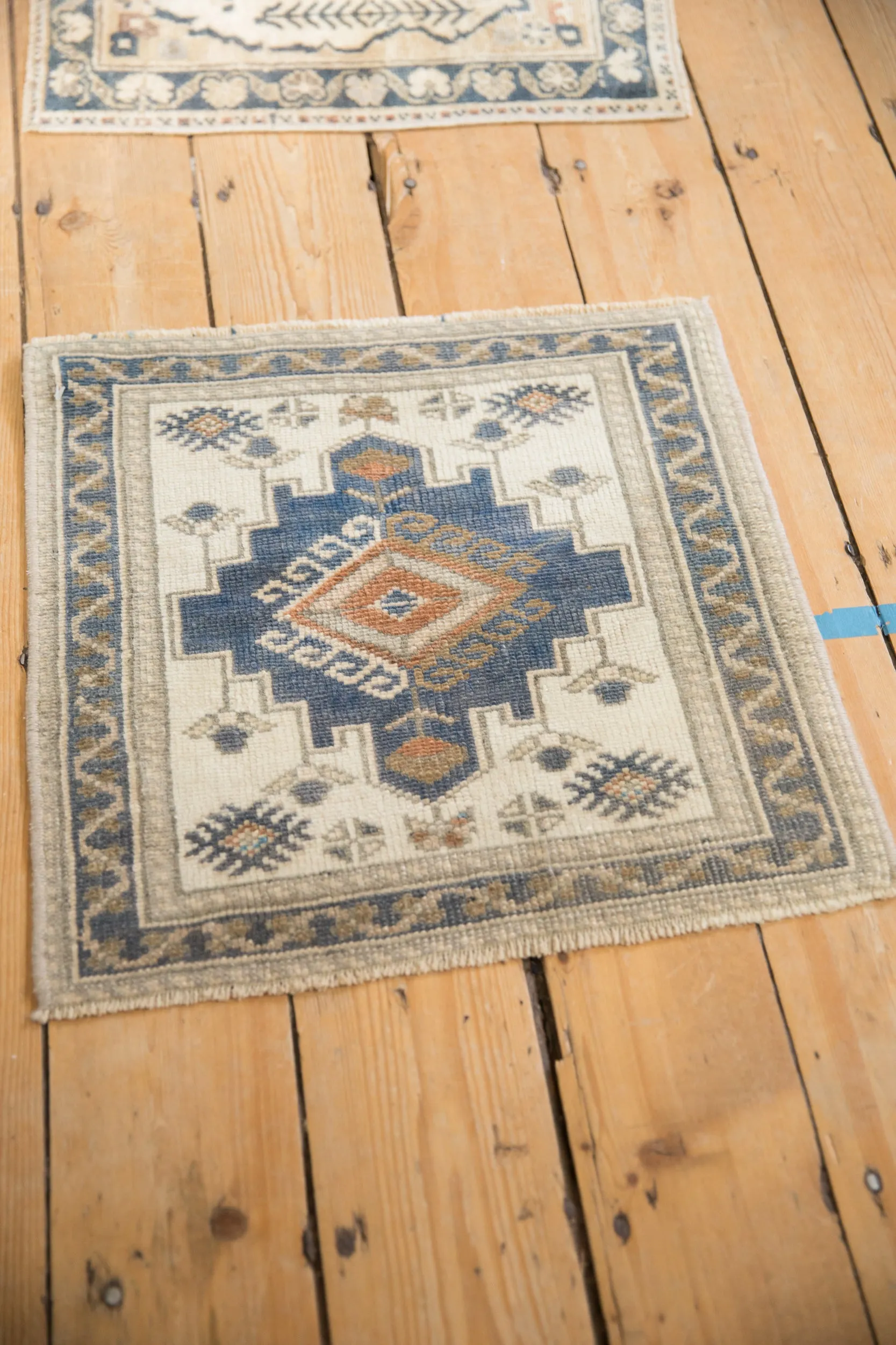 1.5x1.5 Vintage Distressed Oushak Square Rug Mat