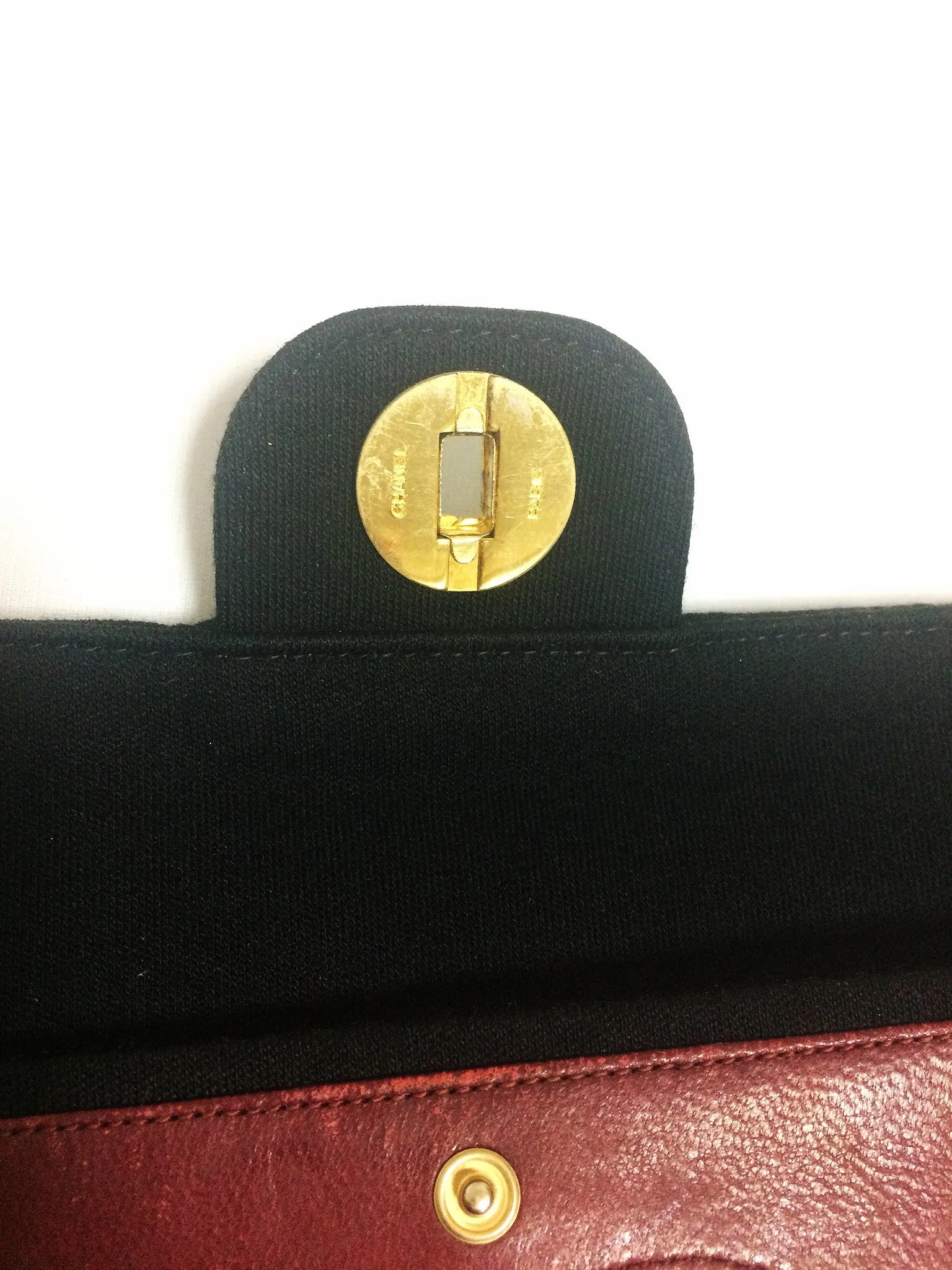 70's vintage Chanel classic black jersey 2.55 bag with double flap and skinny chain straps. One-of-a-kind bag. Ves