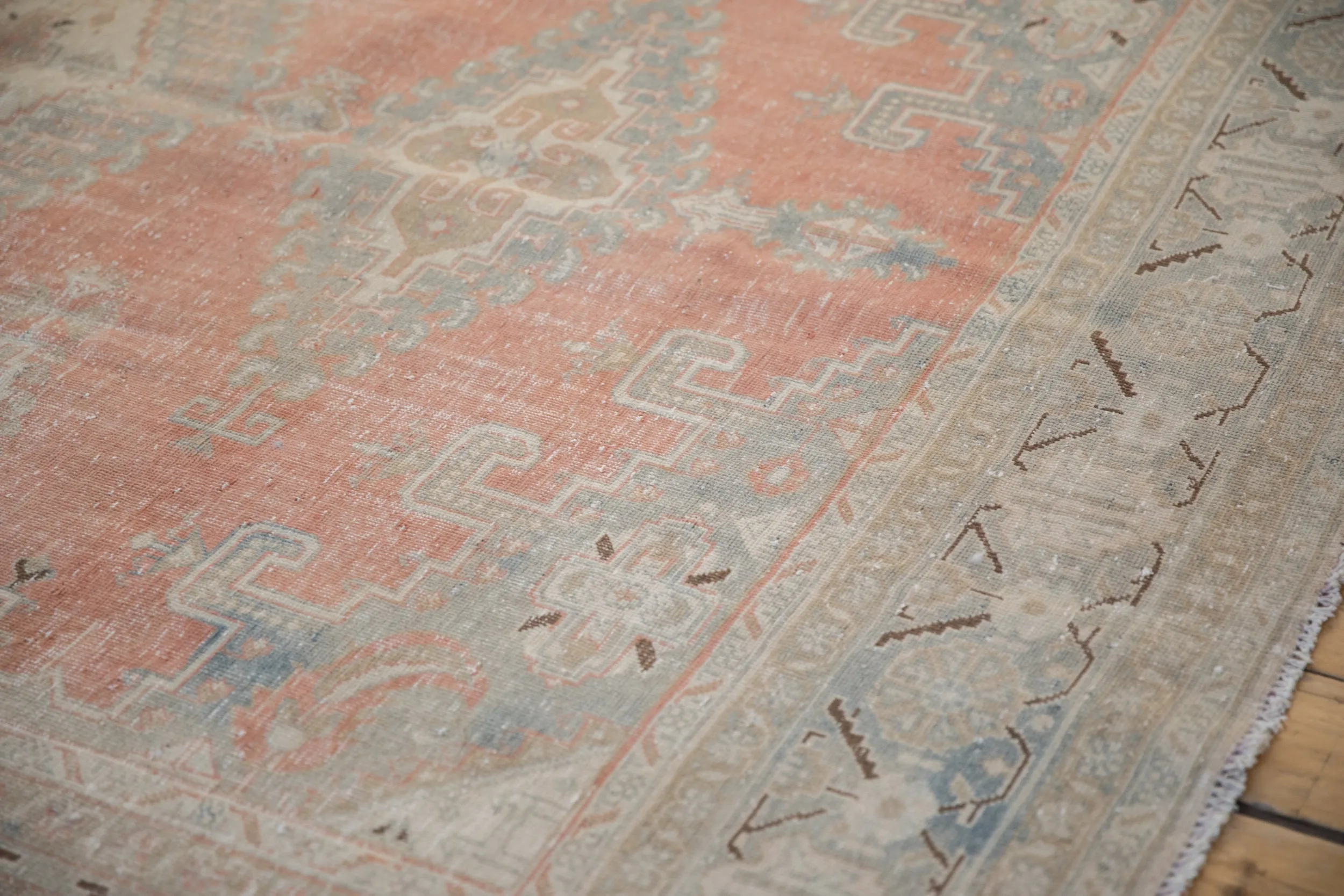 7.5x10.5 Vintage Distressed Veece Carpet