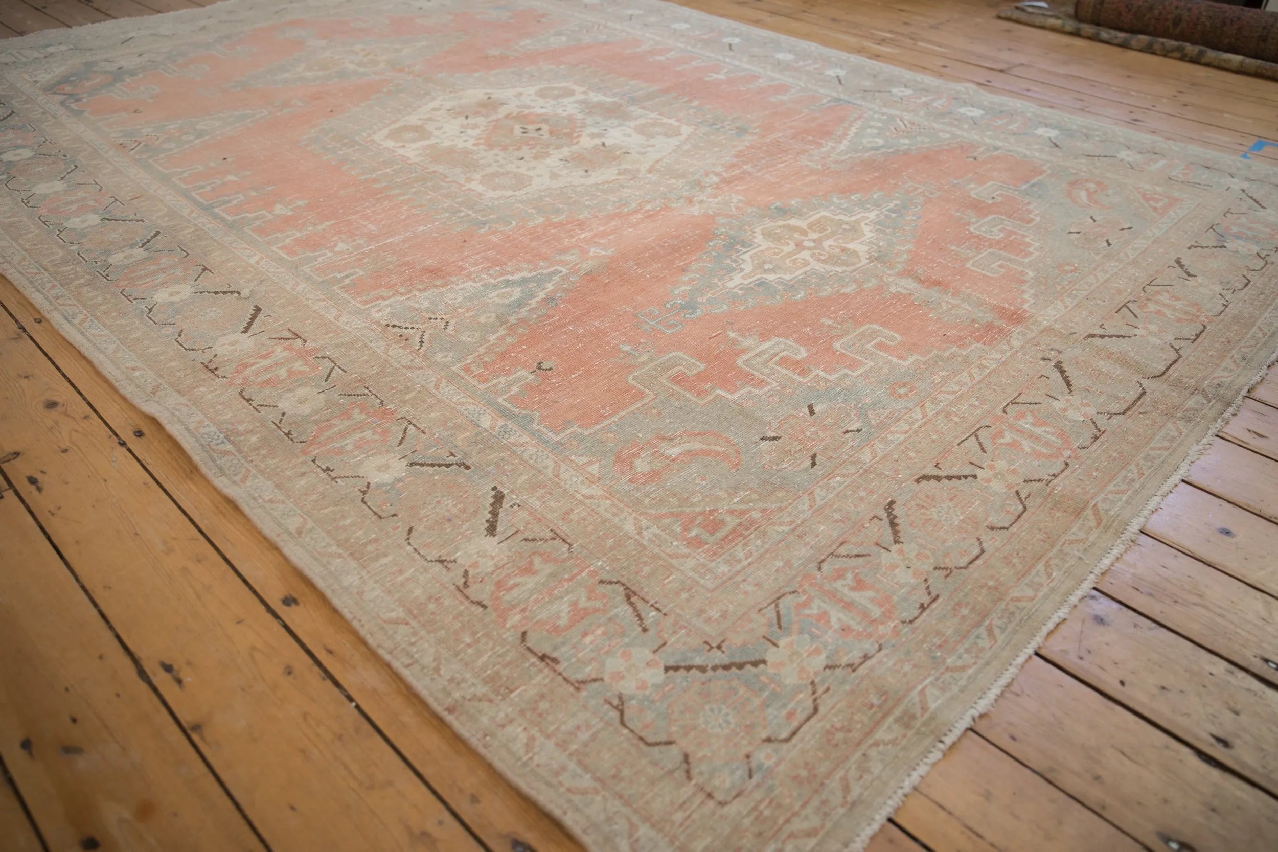 7.5x10.5 Vintage Distressed Veece Carpet