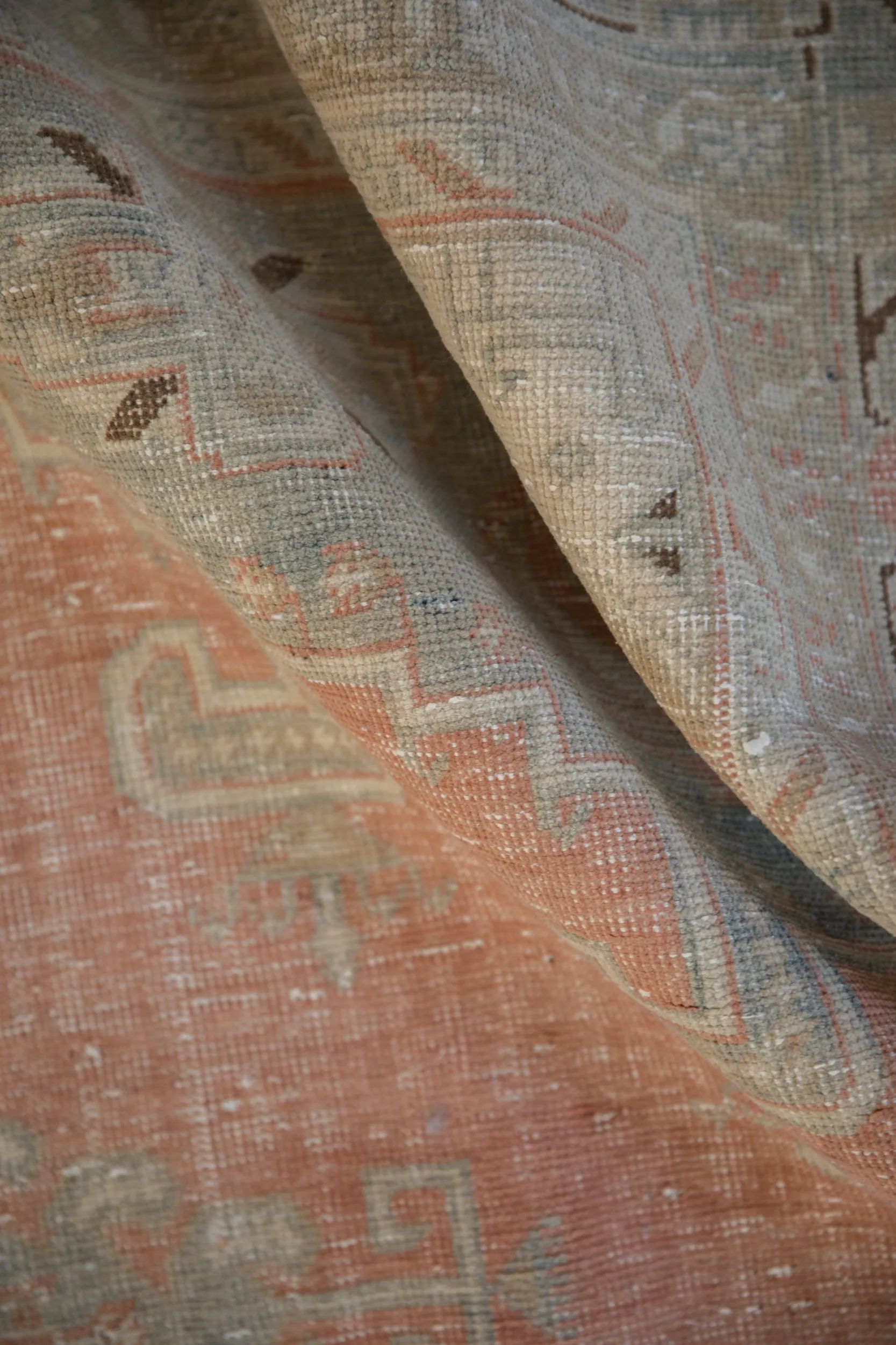 7.5x10.5 Vintage Distressed Veece Carpet