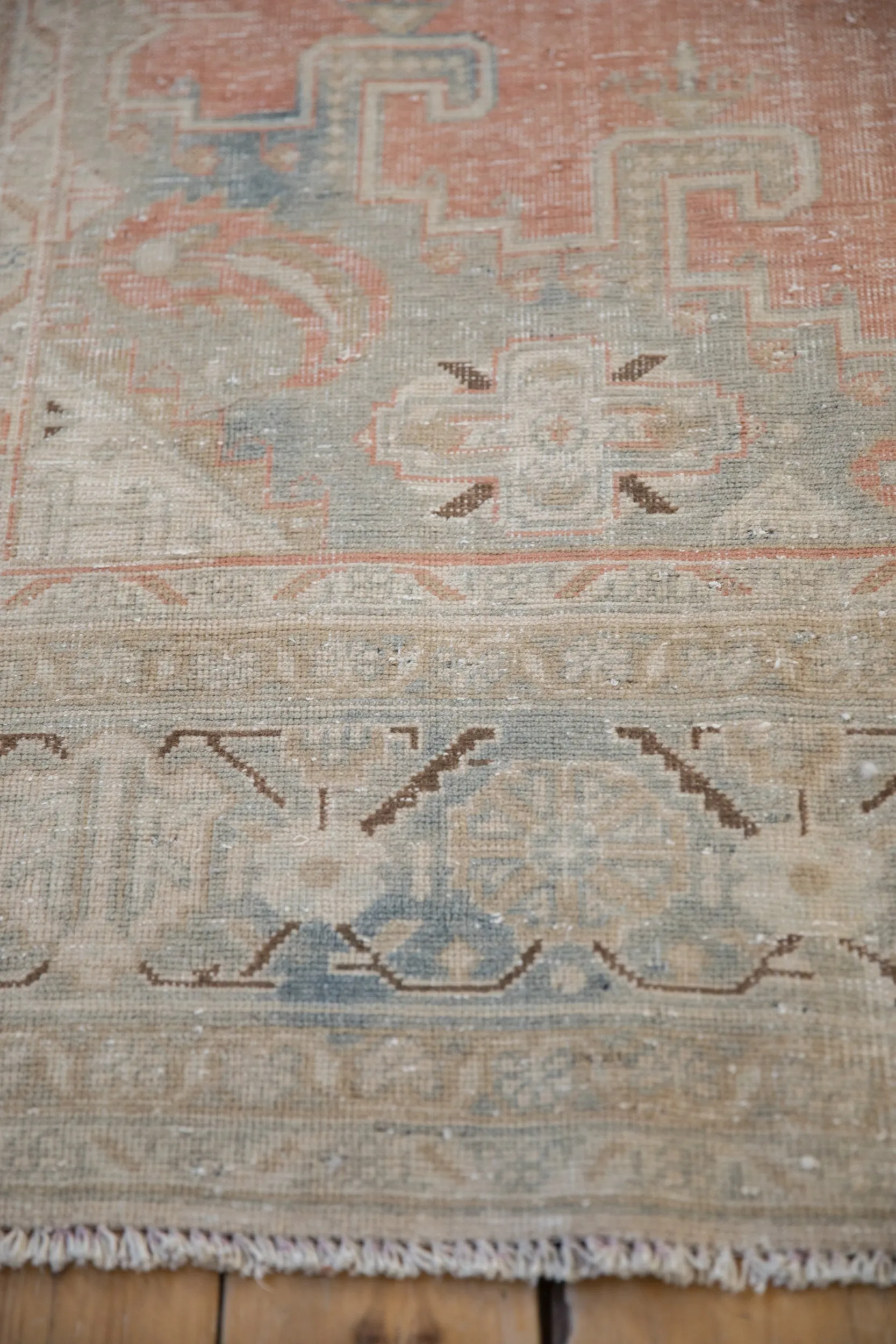 7.5x10.5 Vintage Distressed Veece Carpet