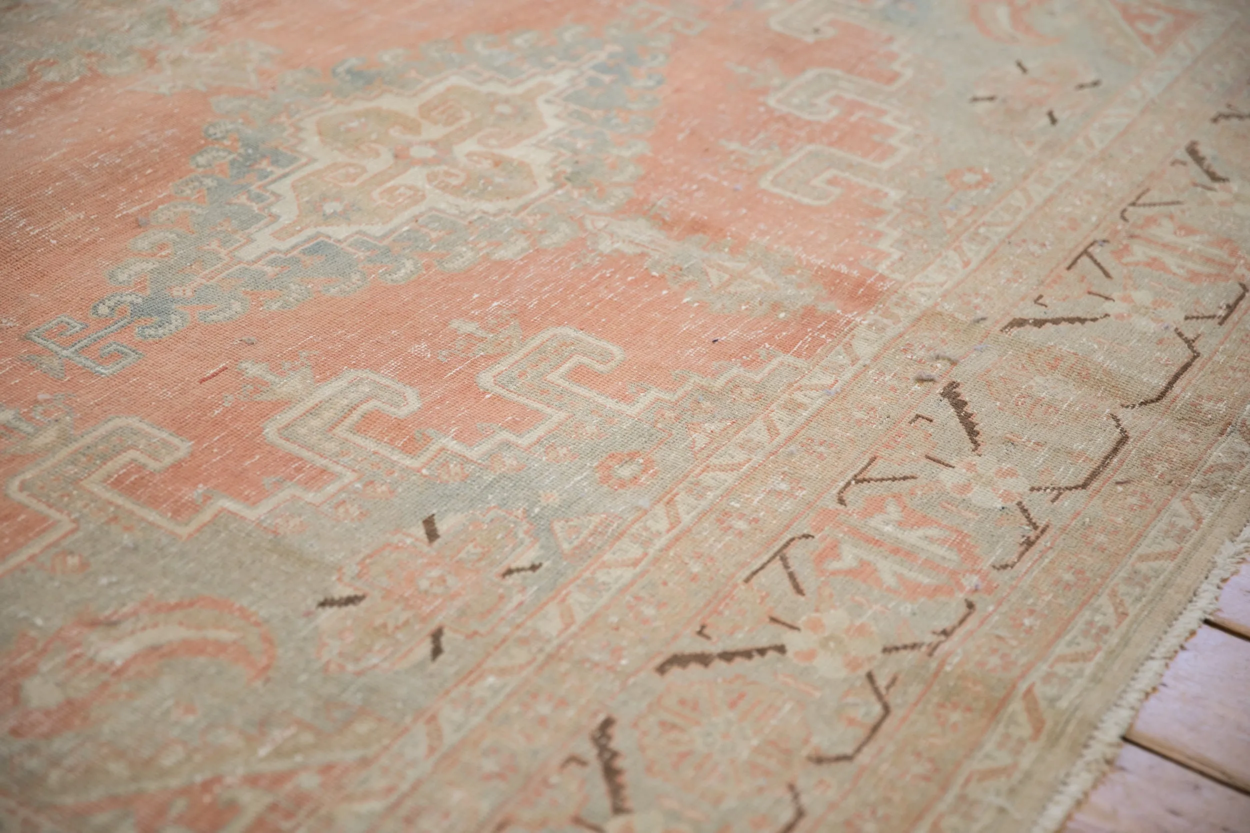 7.5x10.5 Vintage Distressed Veece Carpet