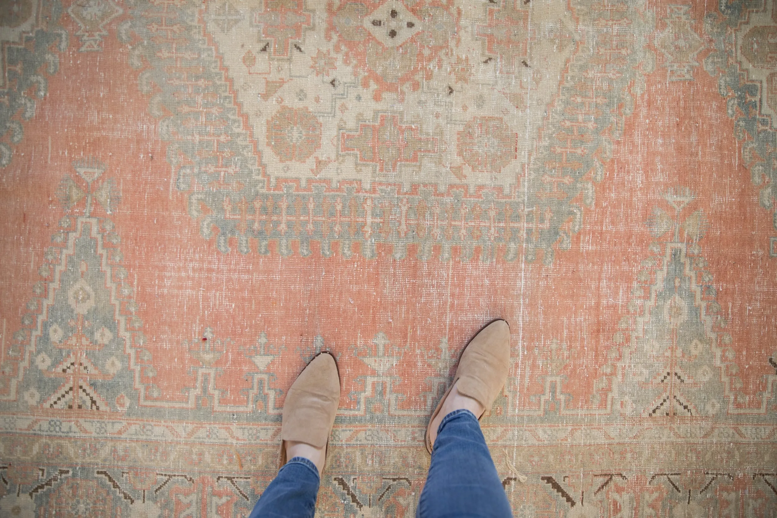7.5x10.5 Vintage Distressed Veece Carpet