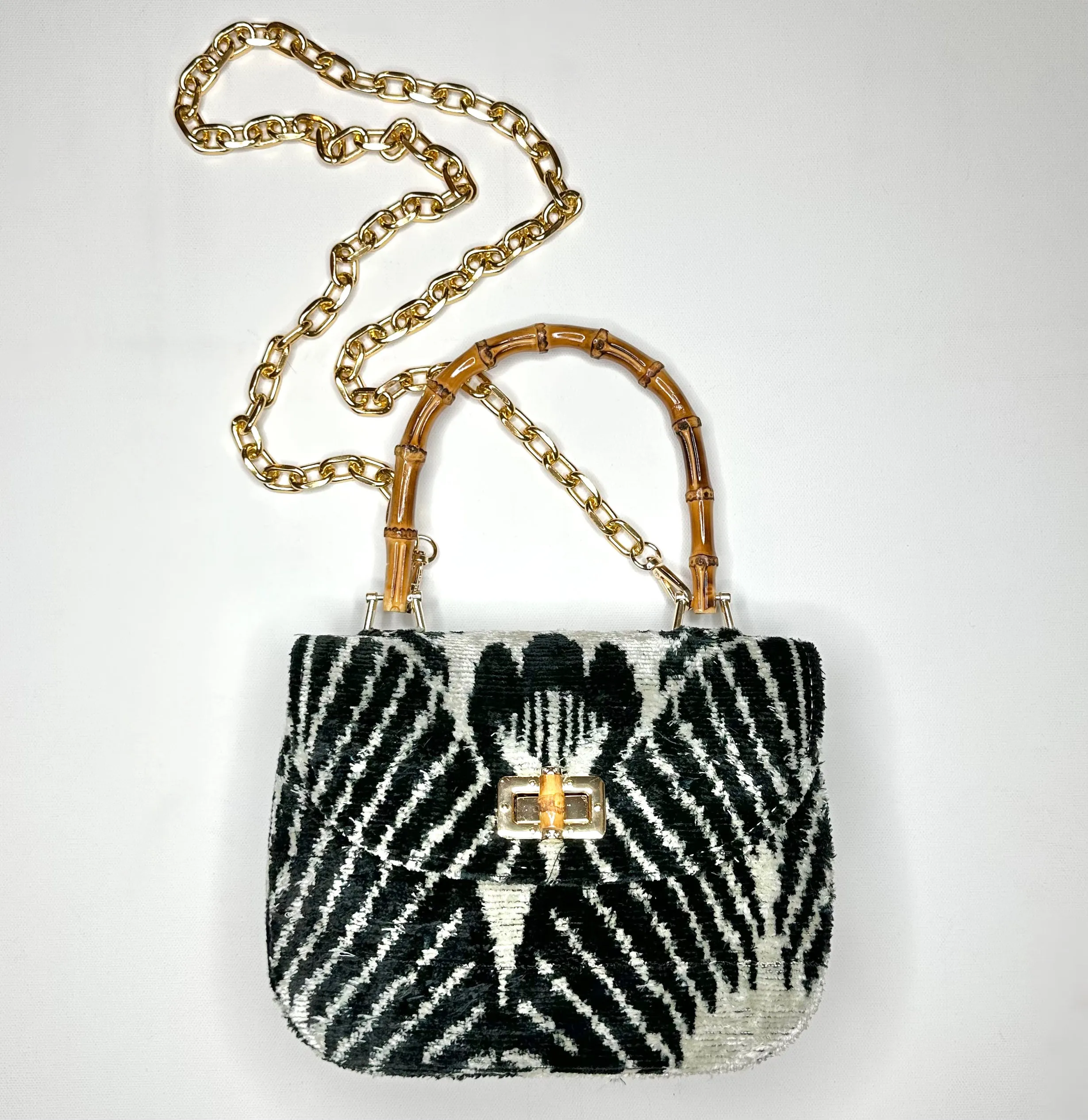 Alice Bag in Fan