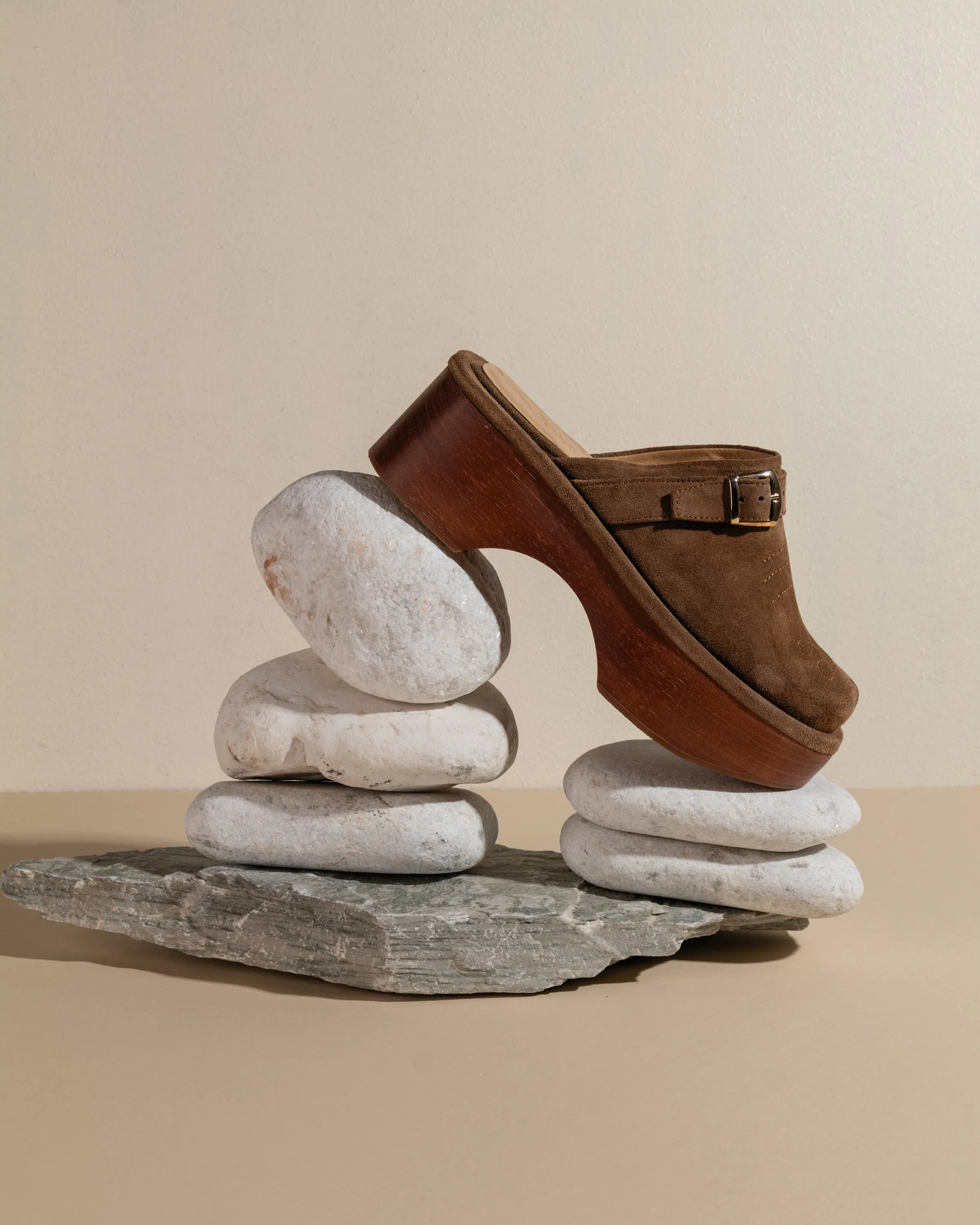ARUJU CLOGS OPEN Brown Suede