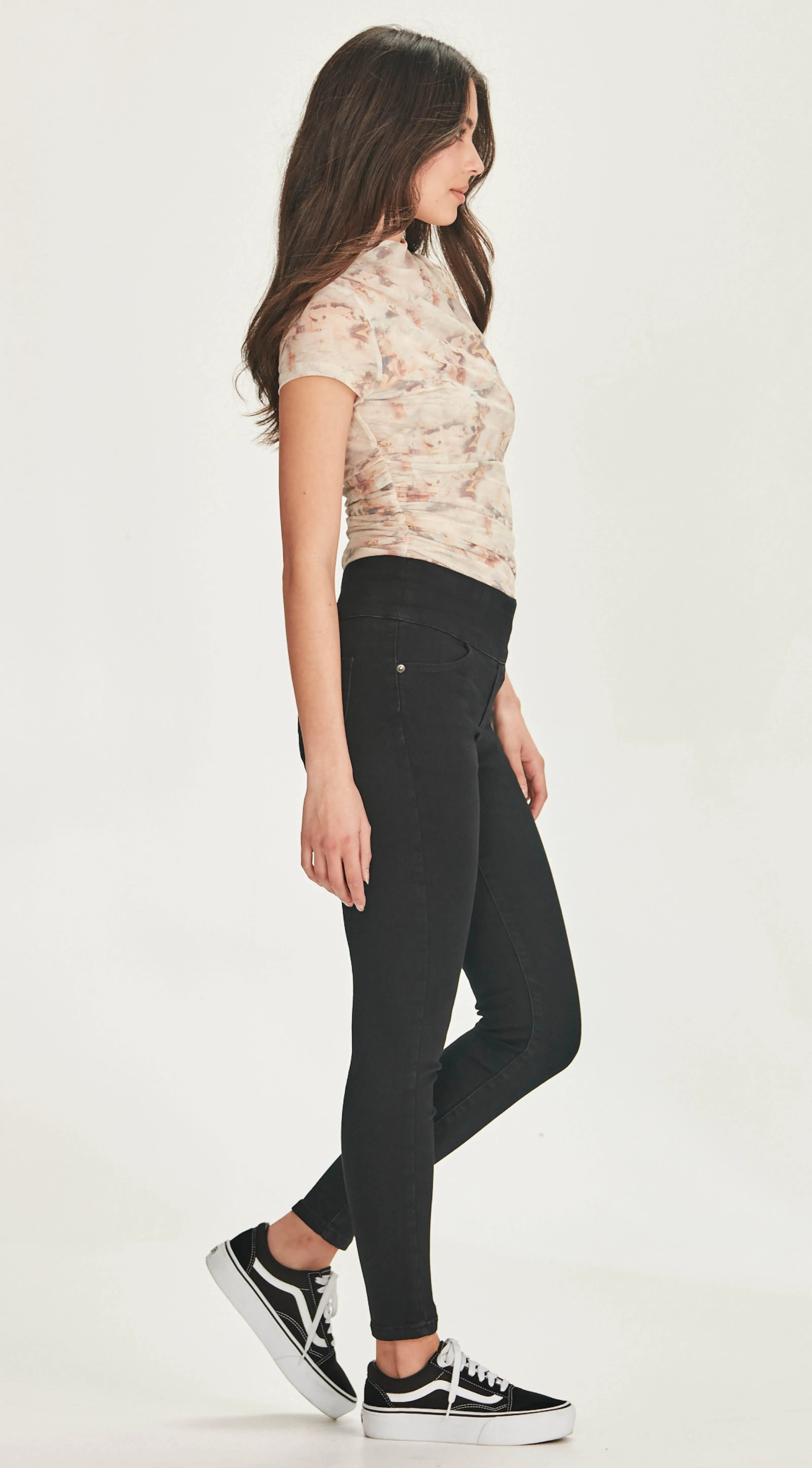 BELLA | Jean Black