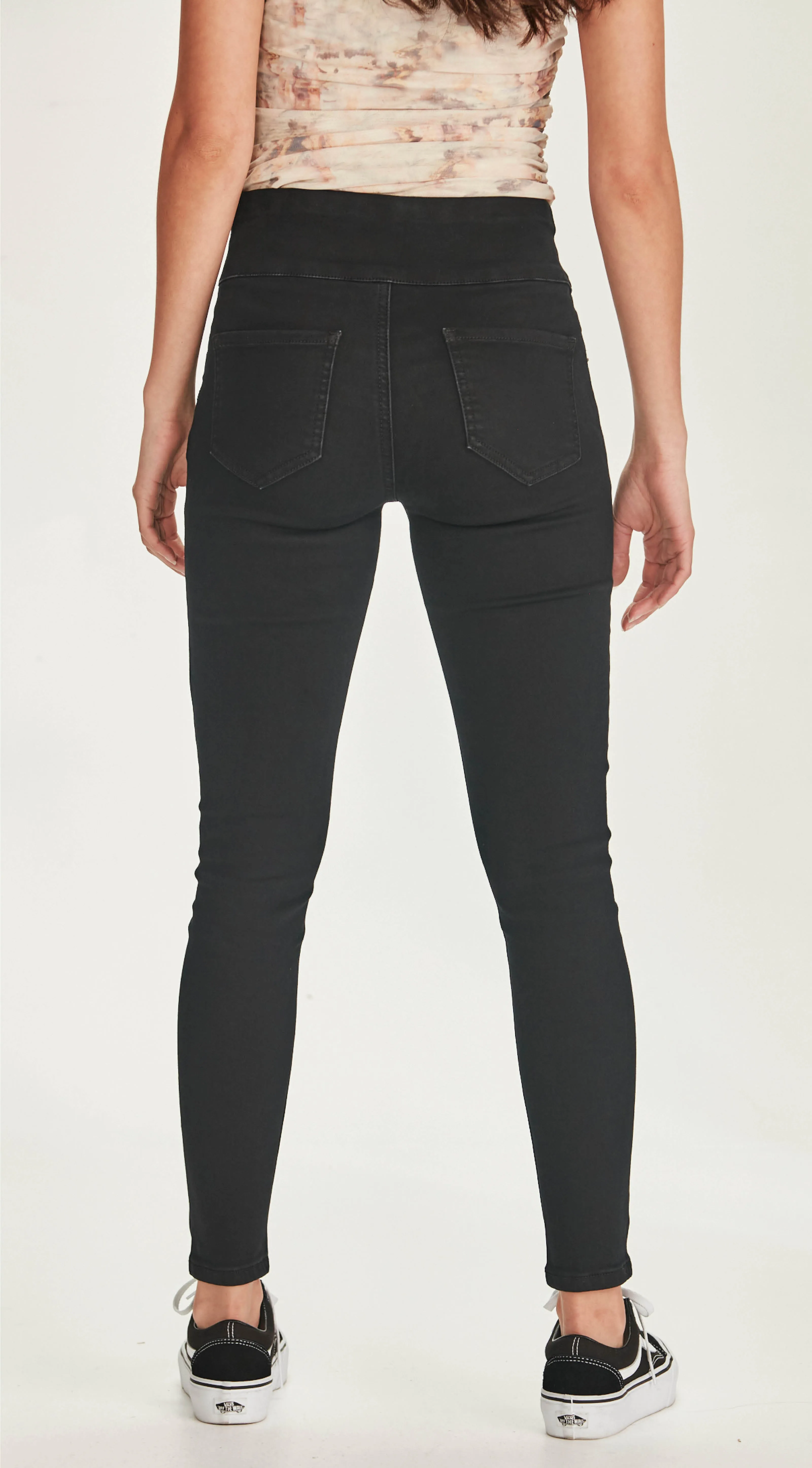 BELLA | Jean Black