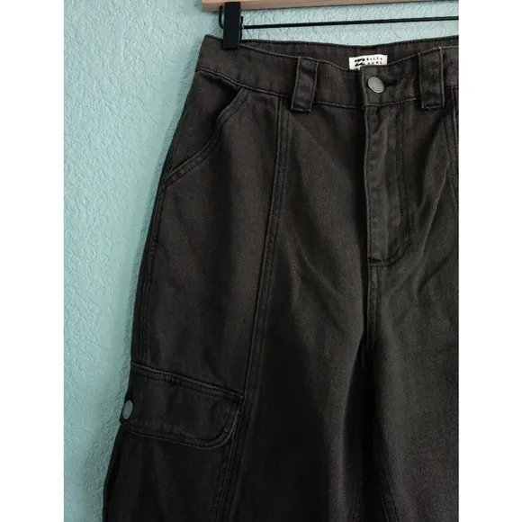 Billabong | NWT High Waisted Cargo Jeans