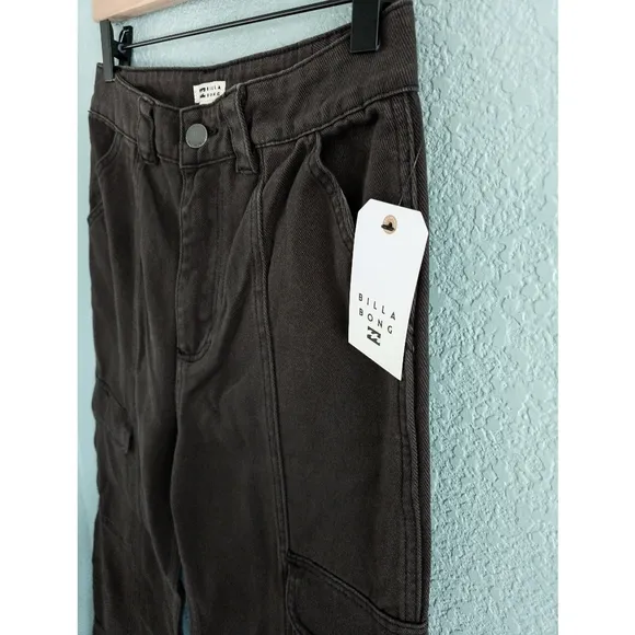 Billabong | NWT High Waisted Cargo Jeans