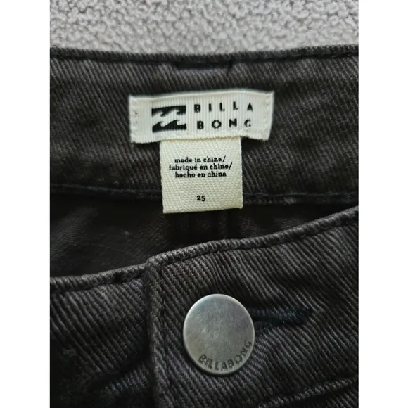 Billabong | NWT High Waisted Cargo Jeans