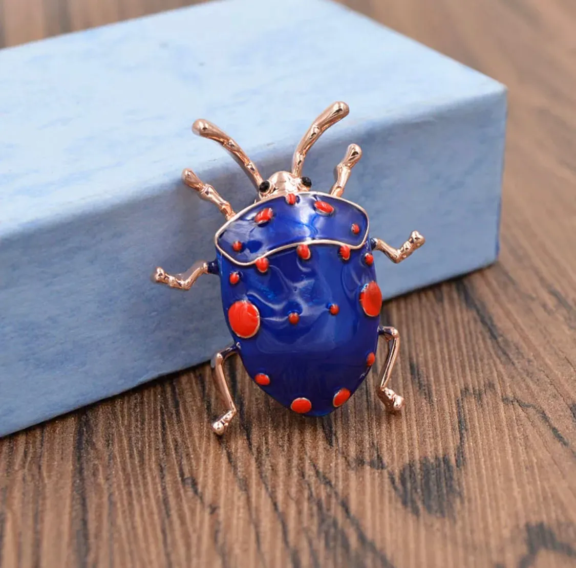 Bug Brooch "Casper"