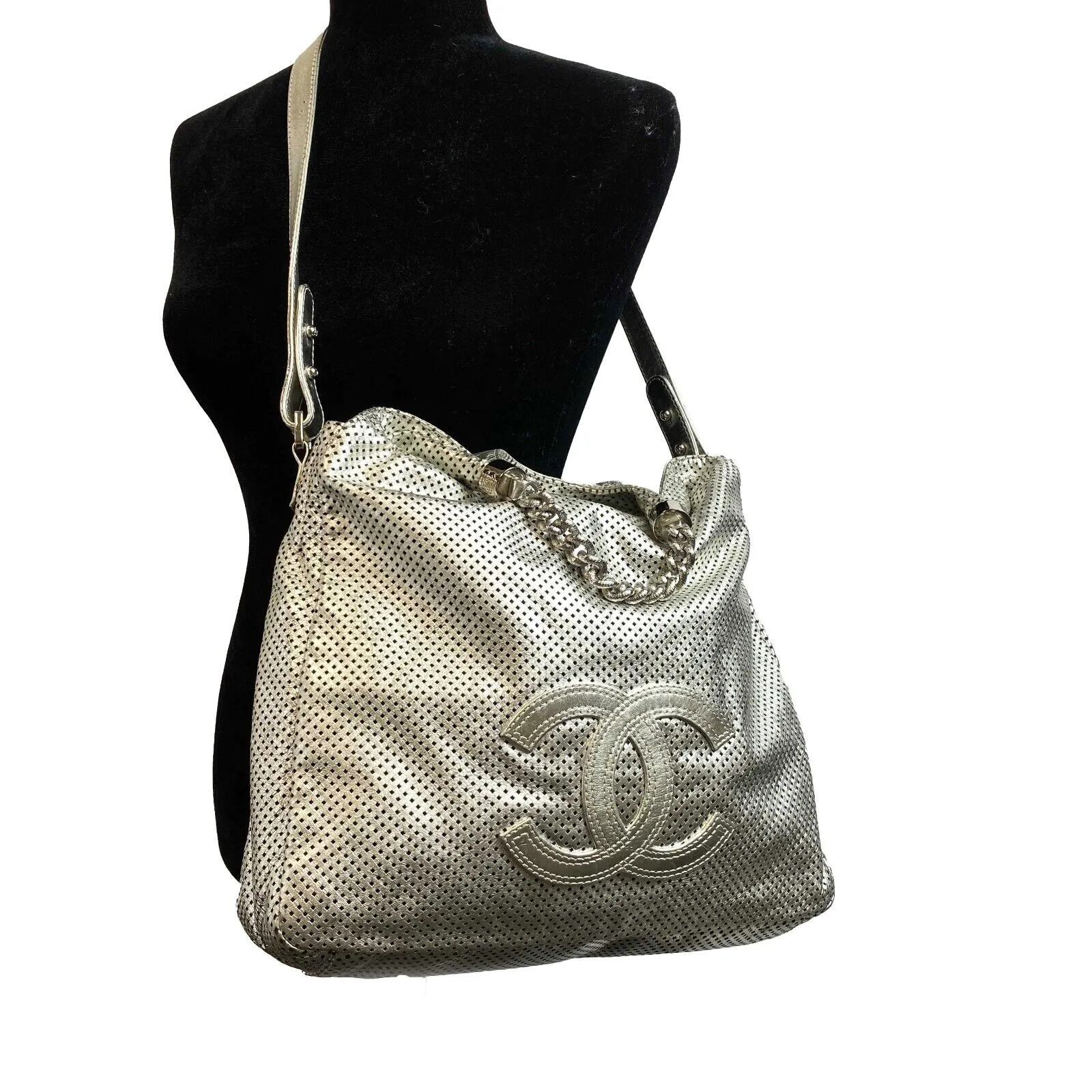 Chanel - CC Perforated Rodeo Drive Medium Hobo Bag - Silver Crossbody
