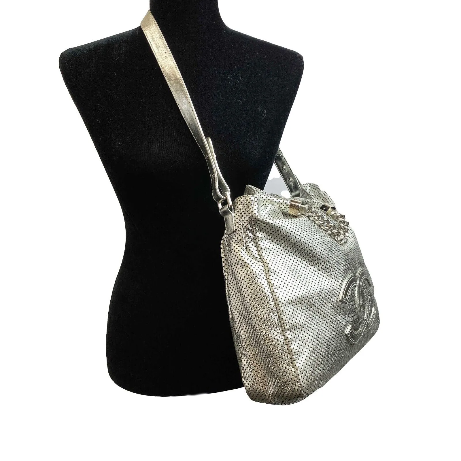 Chanel - CC Perforated Rodeo Drive Medium Hobo Bag - Silver Crossbody