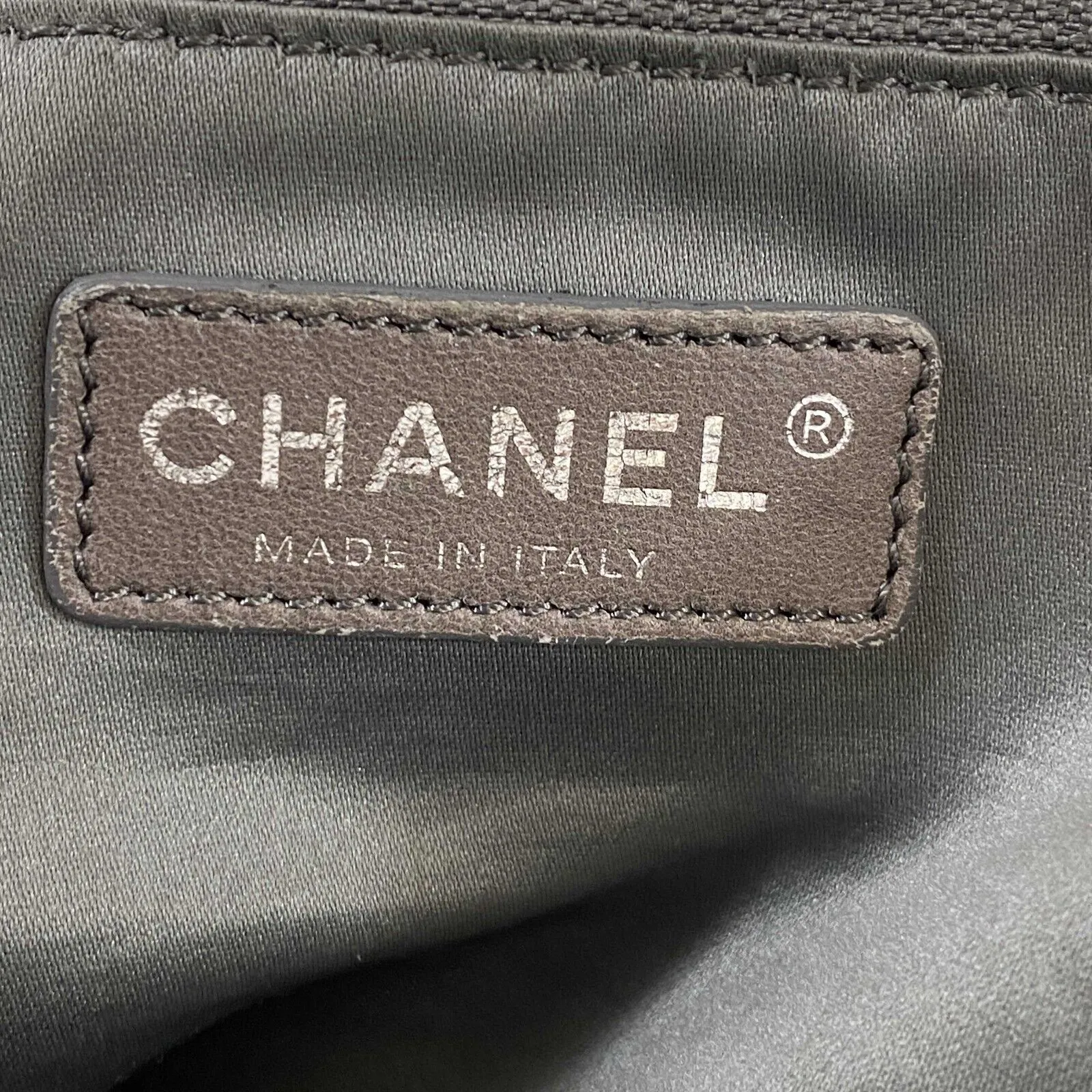 Chanel - CC Perforated Rodeo Drive Medium Hobo Bag - Silver Crossbody