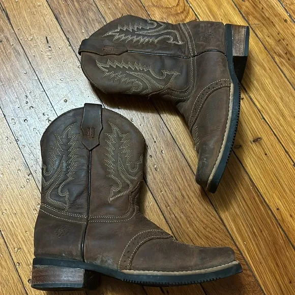 Cowboy boots for Boris size 2