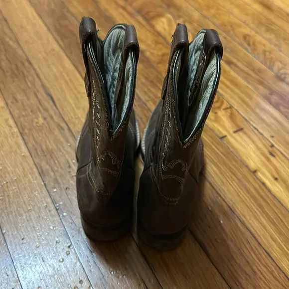 Cowboy boots for Boris size 2