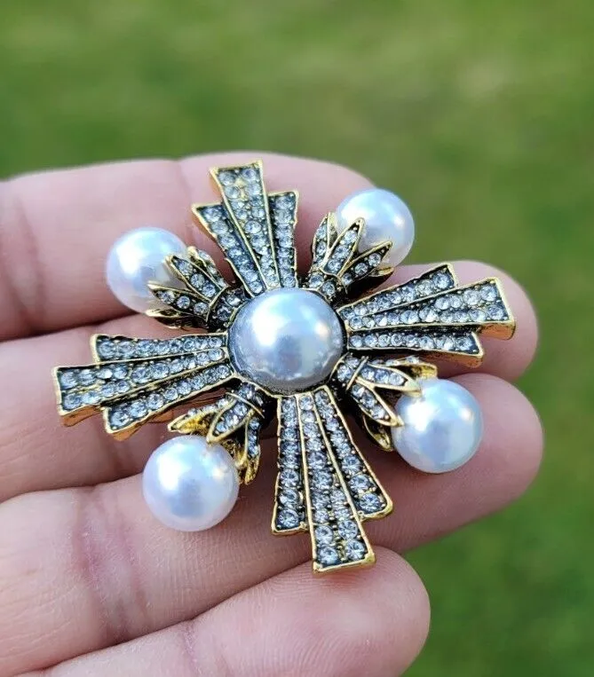 Cross Royal Brooch Vintage Look Gold Plated King Design Broach Celebrity Pin K34