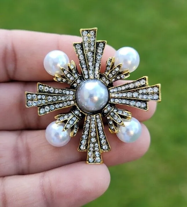 Cross Royal Brooch Vintage Look Gold Plated King Design Broach Celebrity Pin K34