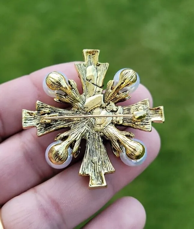 Cross Royal Brooch Vintage Look Gold Plated King Design Broach Celebrity Pin K34