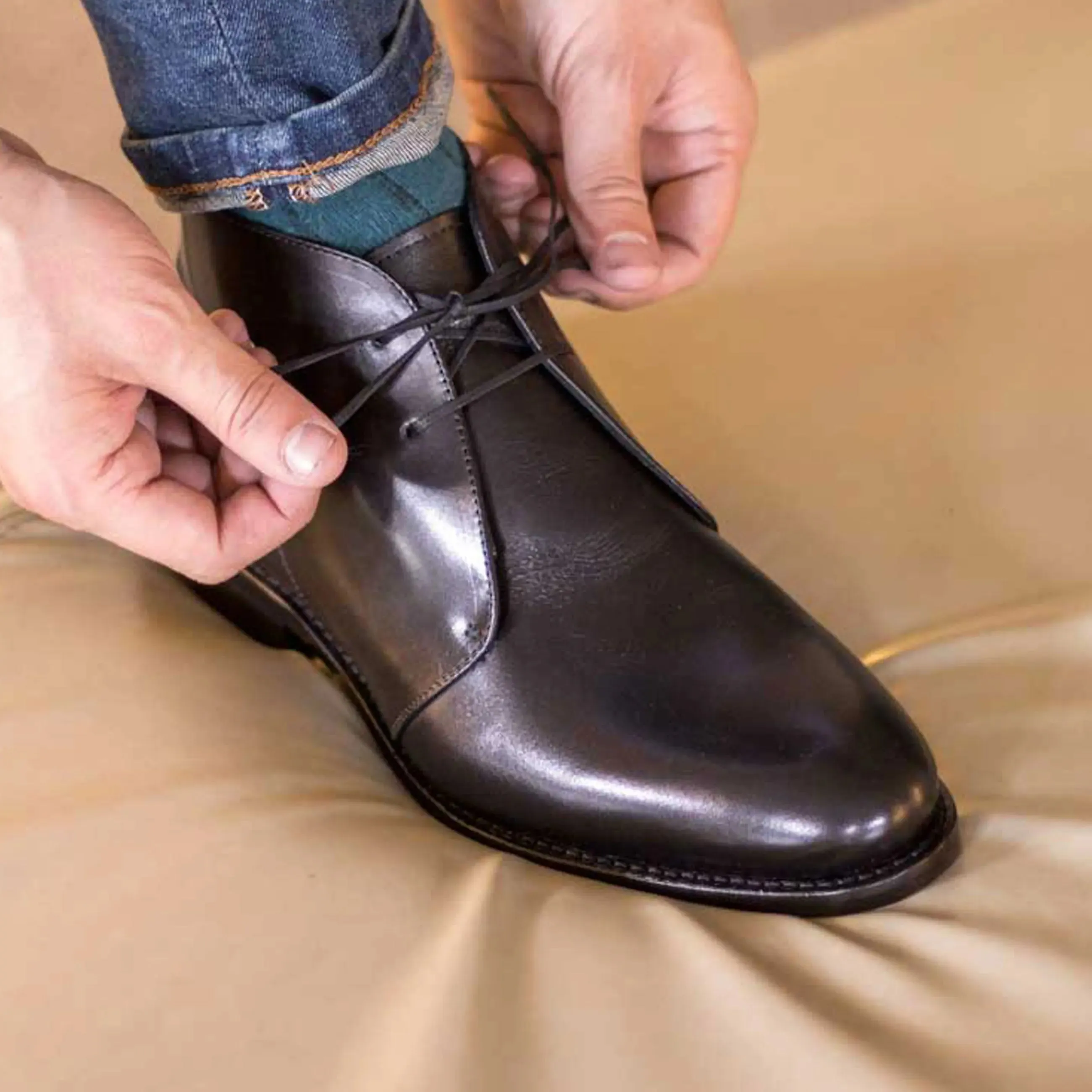 DapperFam Vivace in Black Men's Italian Leather Chukka
