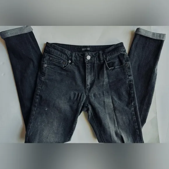 Elwood Distressed‎ Black Denim Jeans, Rolled Cuff, Slim Fit Size 28