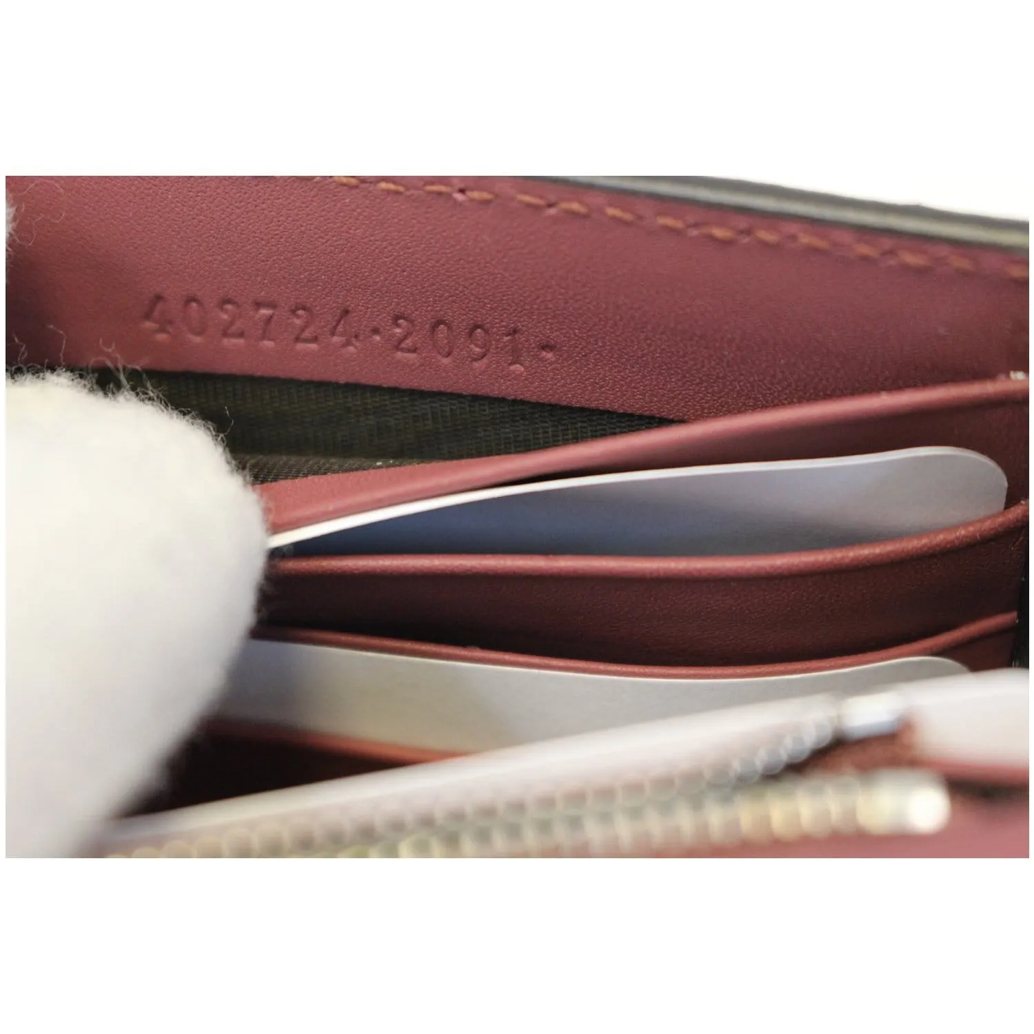 GUCCI GG Supreme Monogram Blooms Chain Wallet Beige 402724