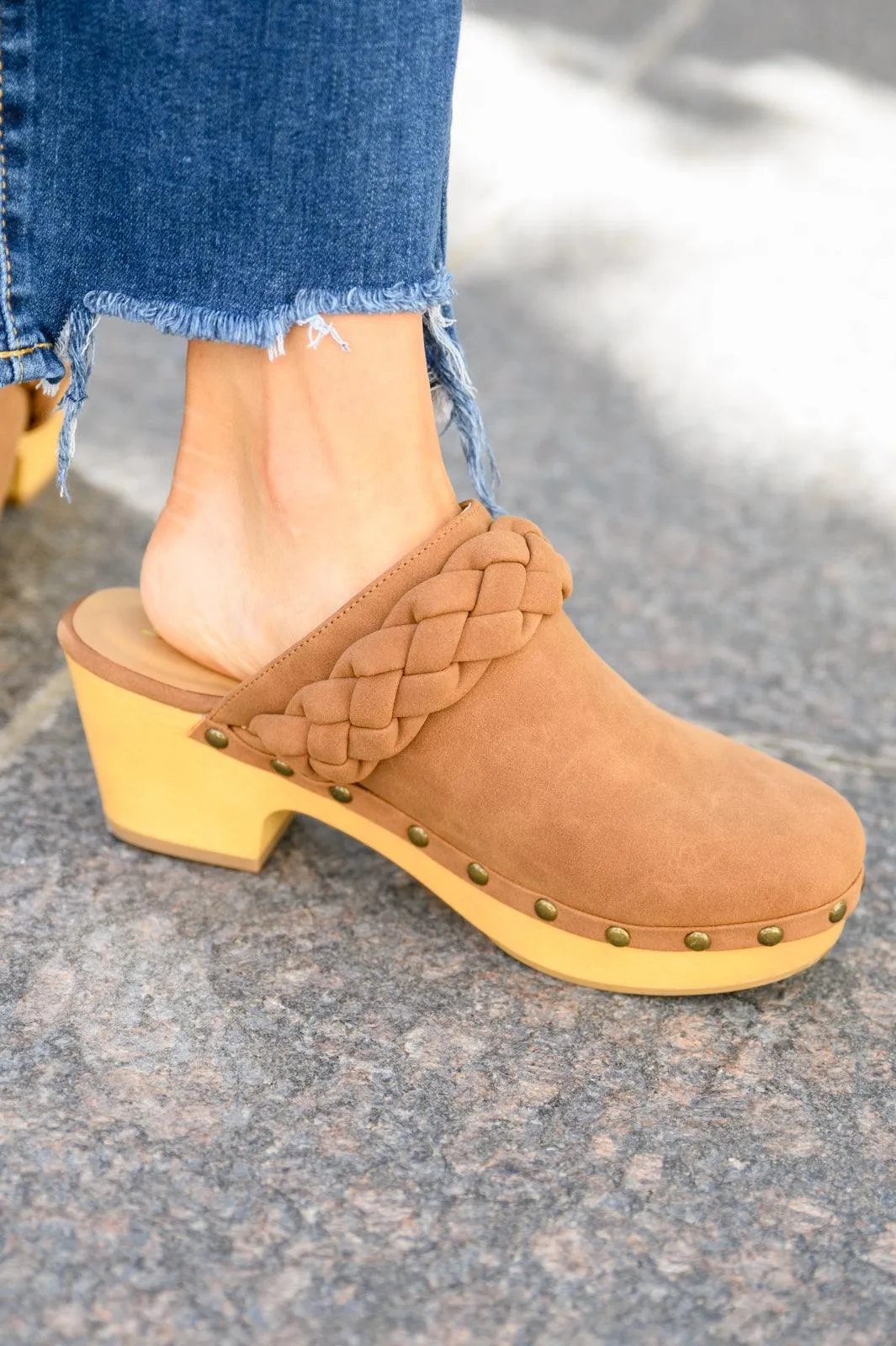 Hazel Blues® | Taylor Braided Clogs In Brown