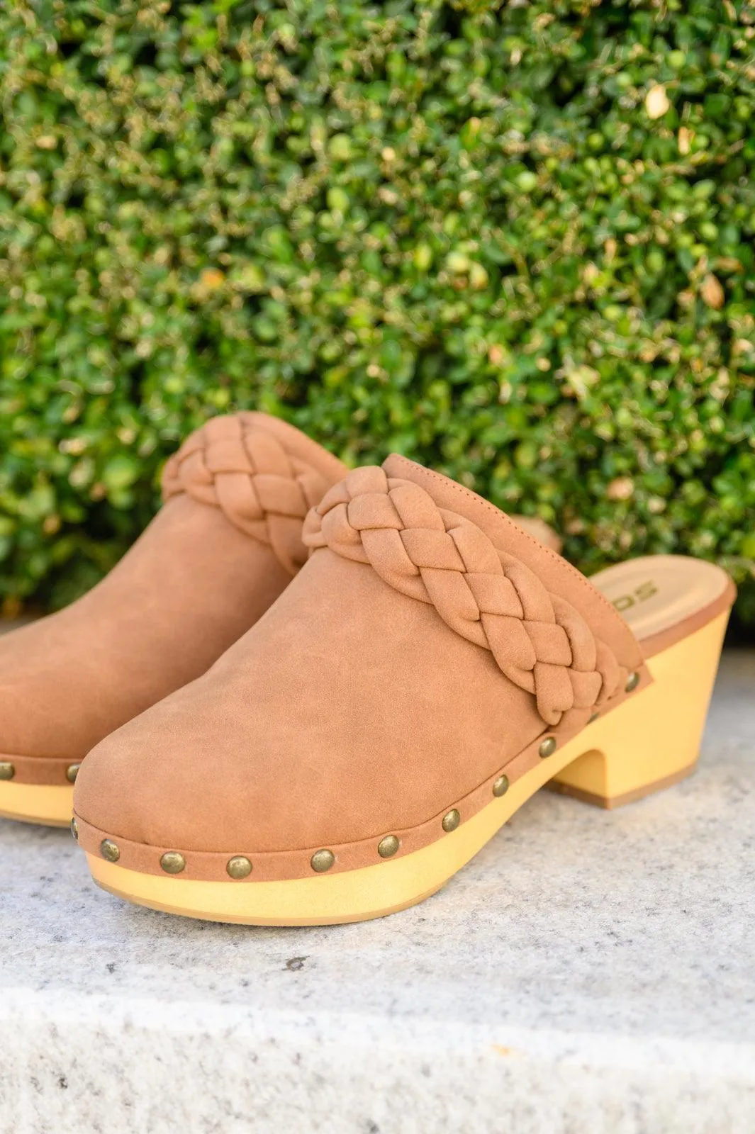 Hazel Blues® | Taylor Braided Clogs In Brown