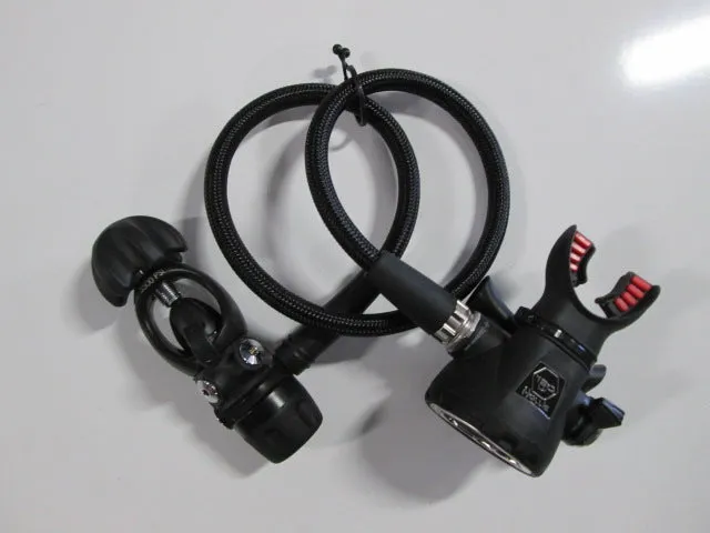 Hollis DC7 DIN or Yoke first stage and 150LX second stage