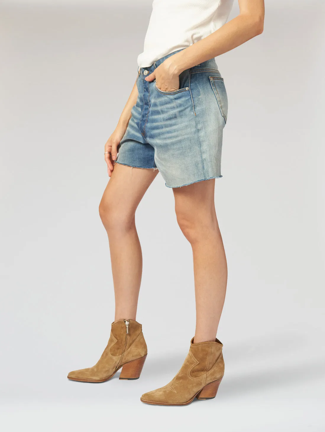 IZZY DENIM SHORTS IN DISTRESSED BLUE - Unisex