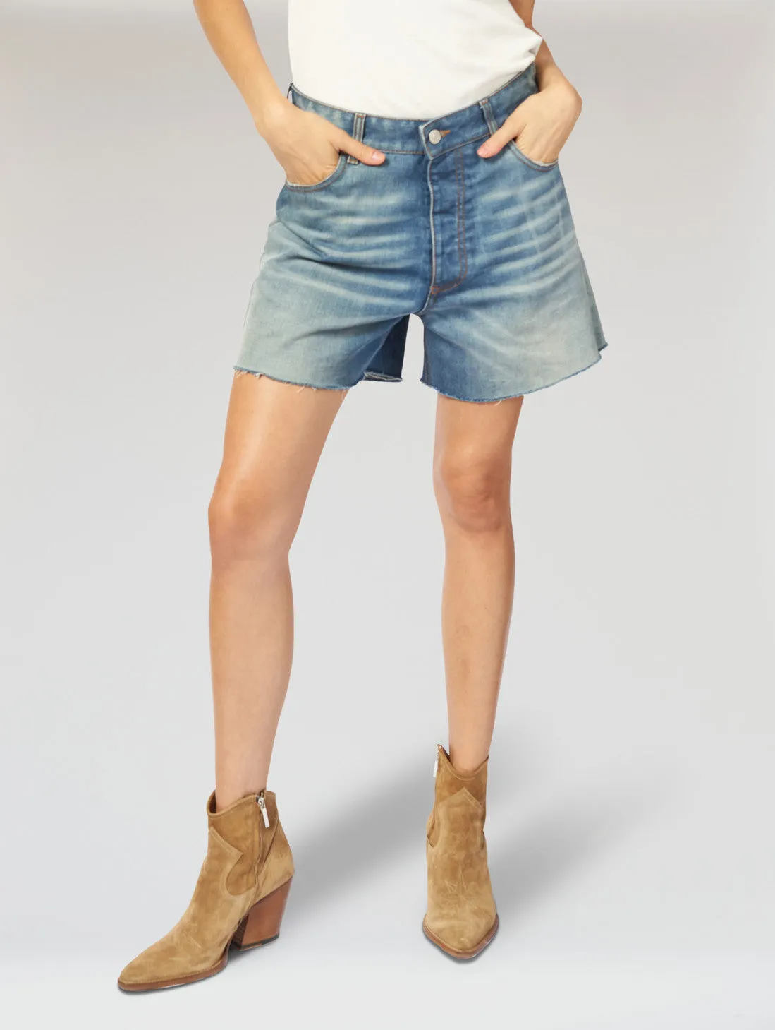 IZZY DENIM SHORTS IN DISTRESSED BLUE - Unisex