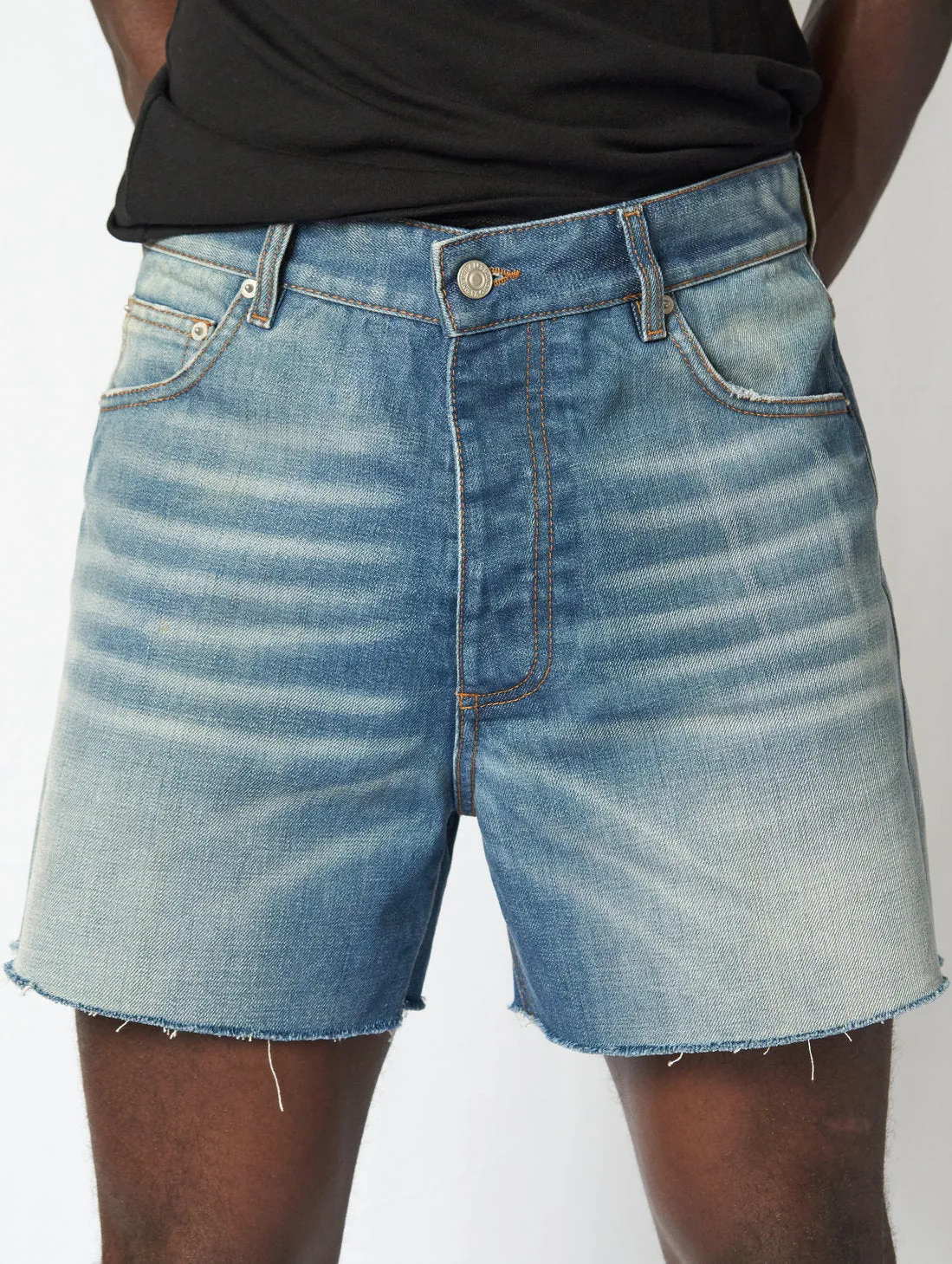 IZZY DENIM SHORTS IN DISTRESSED BLUE - Unisex