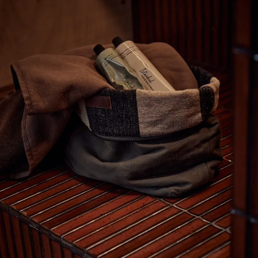 Journey Makeup Canvas Bag / Olive