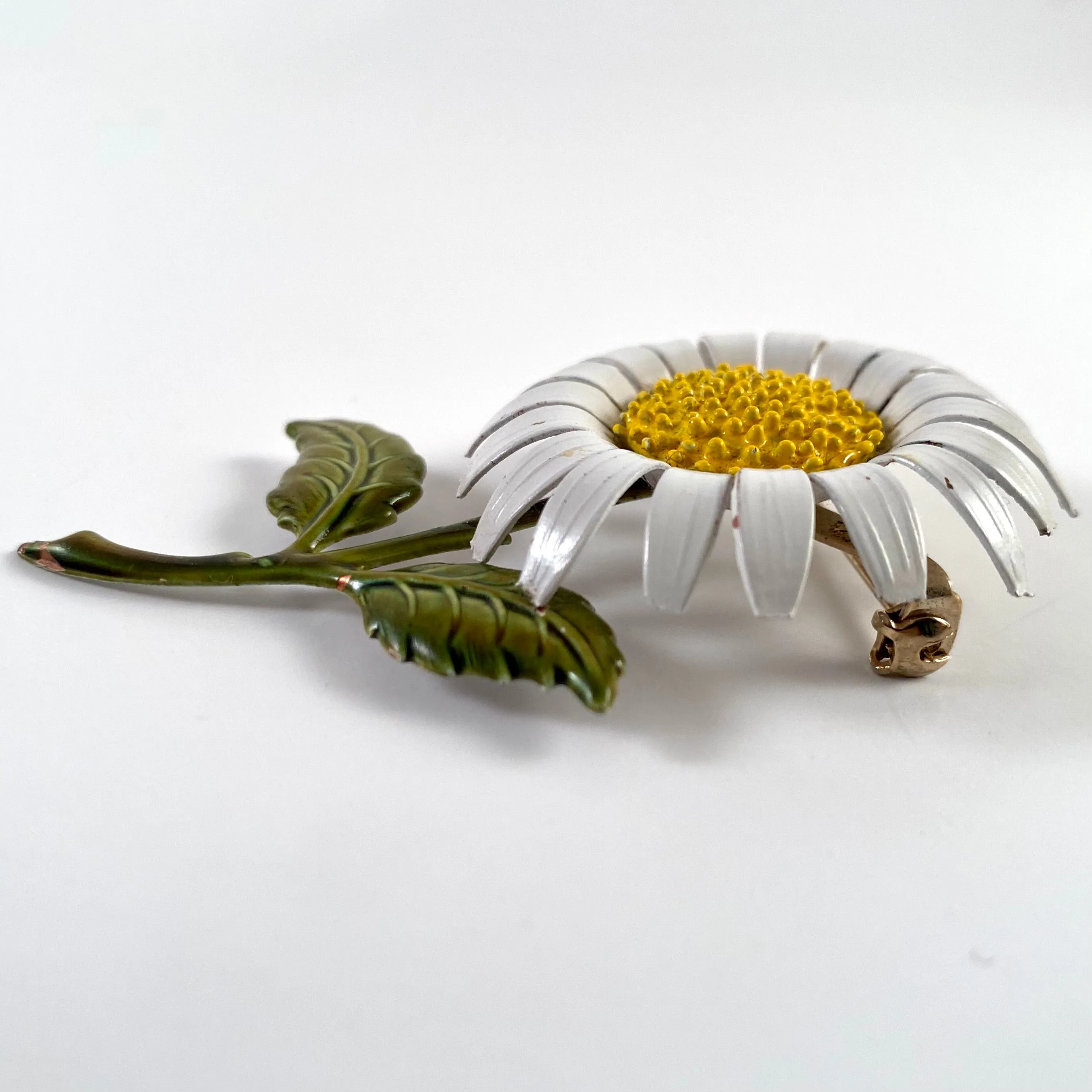 Late 60s/ Early 70s Enamel Daisy Brooch