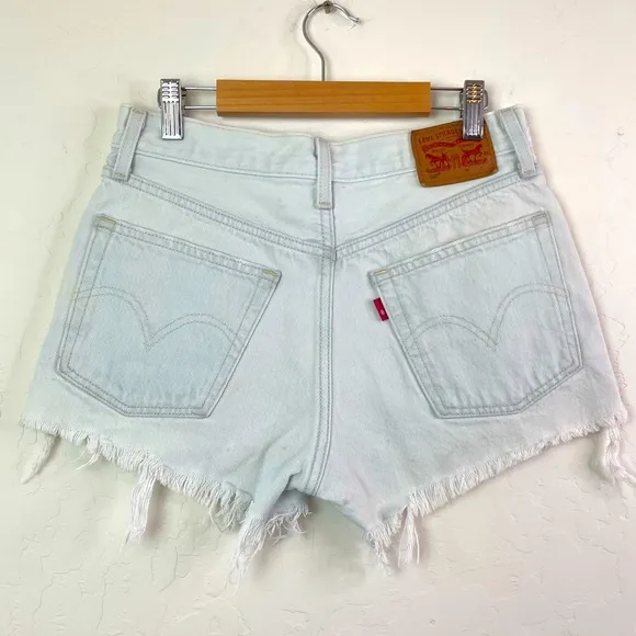 Levi’s 501 High Rise Exposed Button Fly Light Washed Denim Shorts Size 25