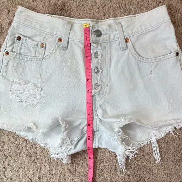 Levi’s 501 High Rise Exposed Button Fly Light Washed Denim Shorts Size 25
