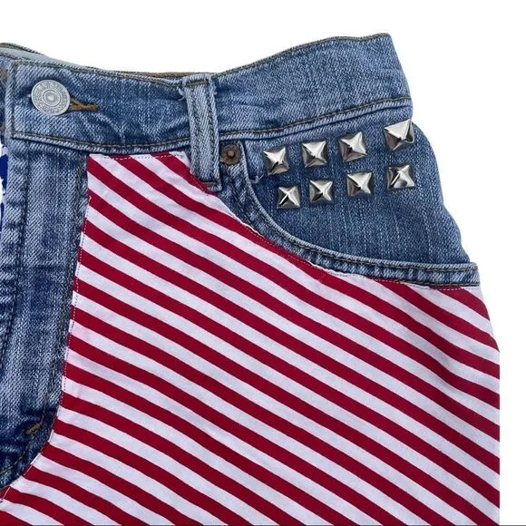 Levi’s Jean Shorts Cut Offs Distressed American Flag Button Fly Relaxed Womens 8