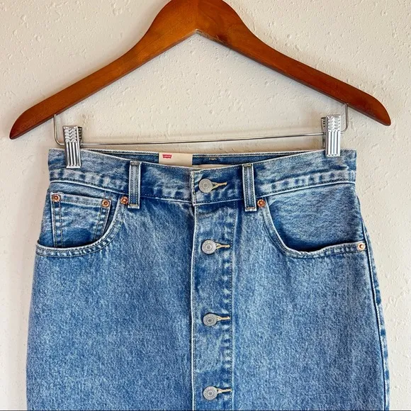 Levi’s Women’s Button Front Mini Blue Mom Denim Skirt Size 26 NWT