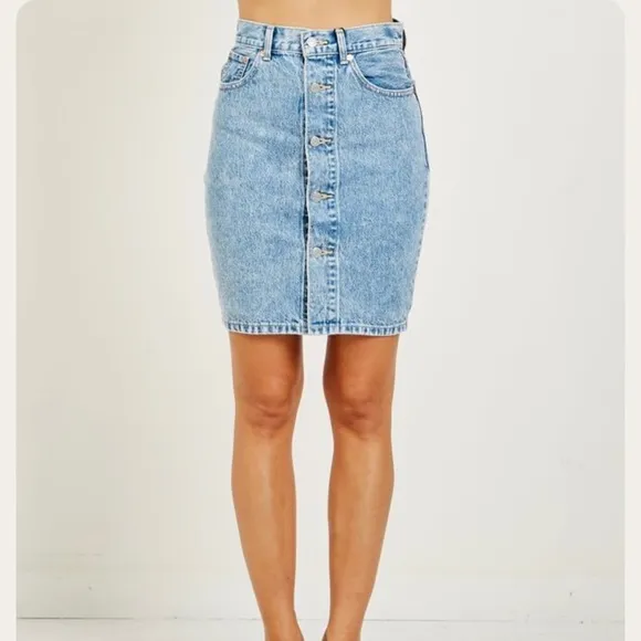 Levi’s Women’s Button Front Mini Blue Mom Denim Skirt Size 26 NWT