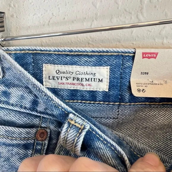 Levi’s Women’s Button Front Mini Blue Mom Denim Skirt Size 26 NWT