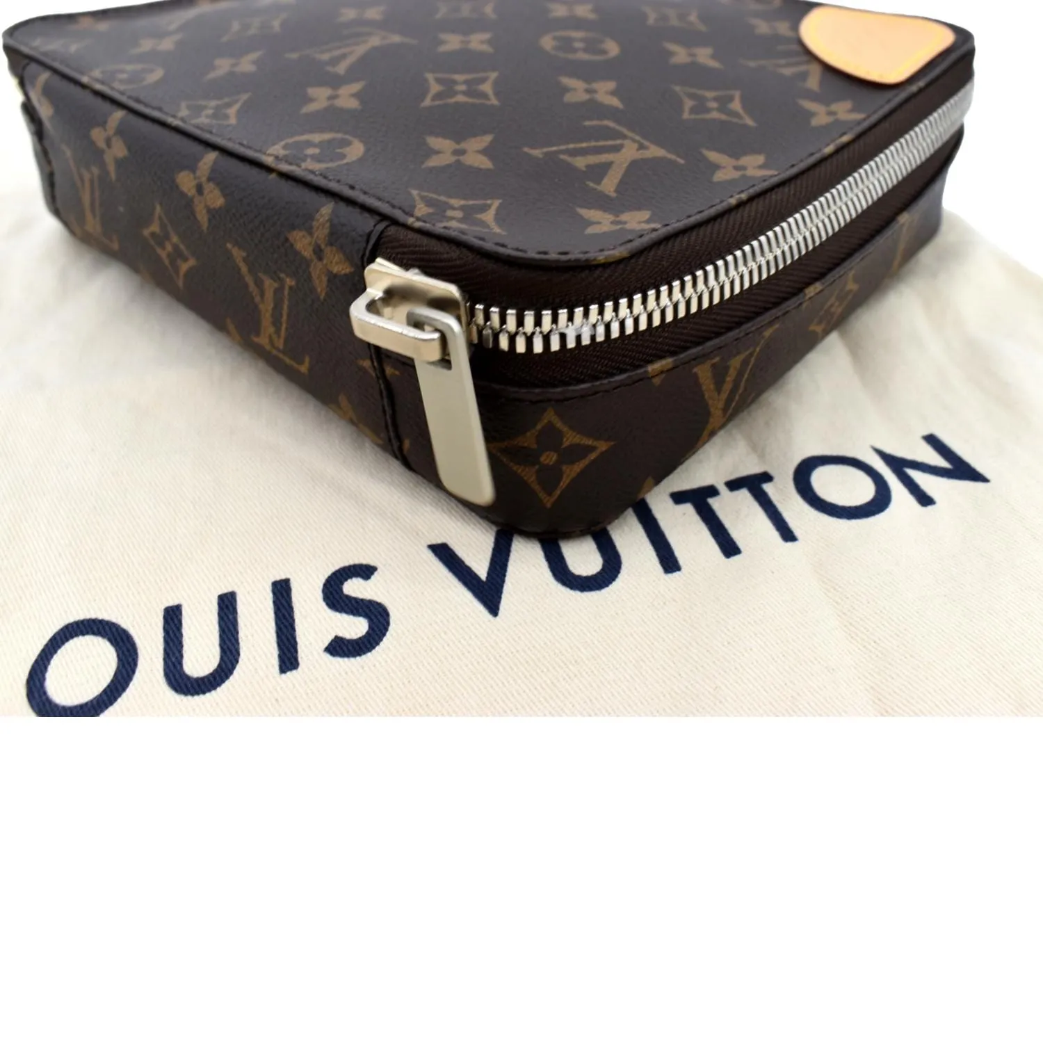 LOUIS VUITTON Horizon Monogram Canvas Accessories Pouch Brown