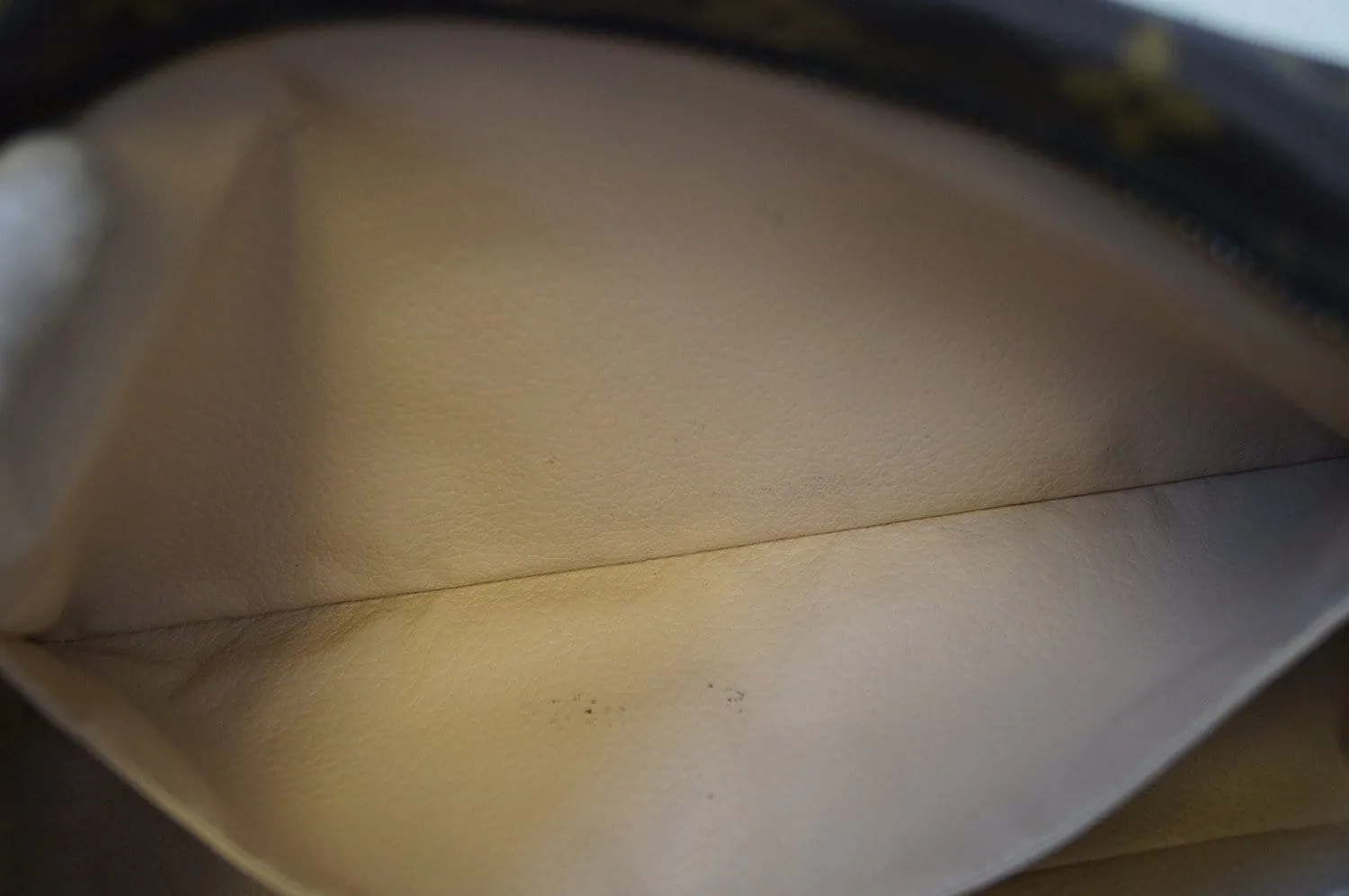 LOUIS VUITTON Trousse Toilette 28 Monogram Cosmetic Pouch