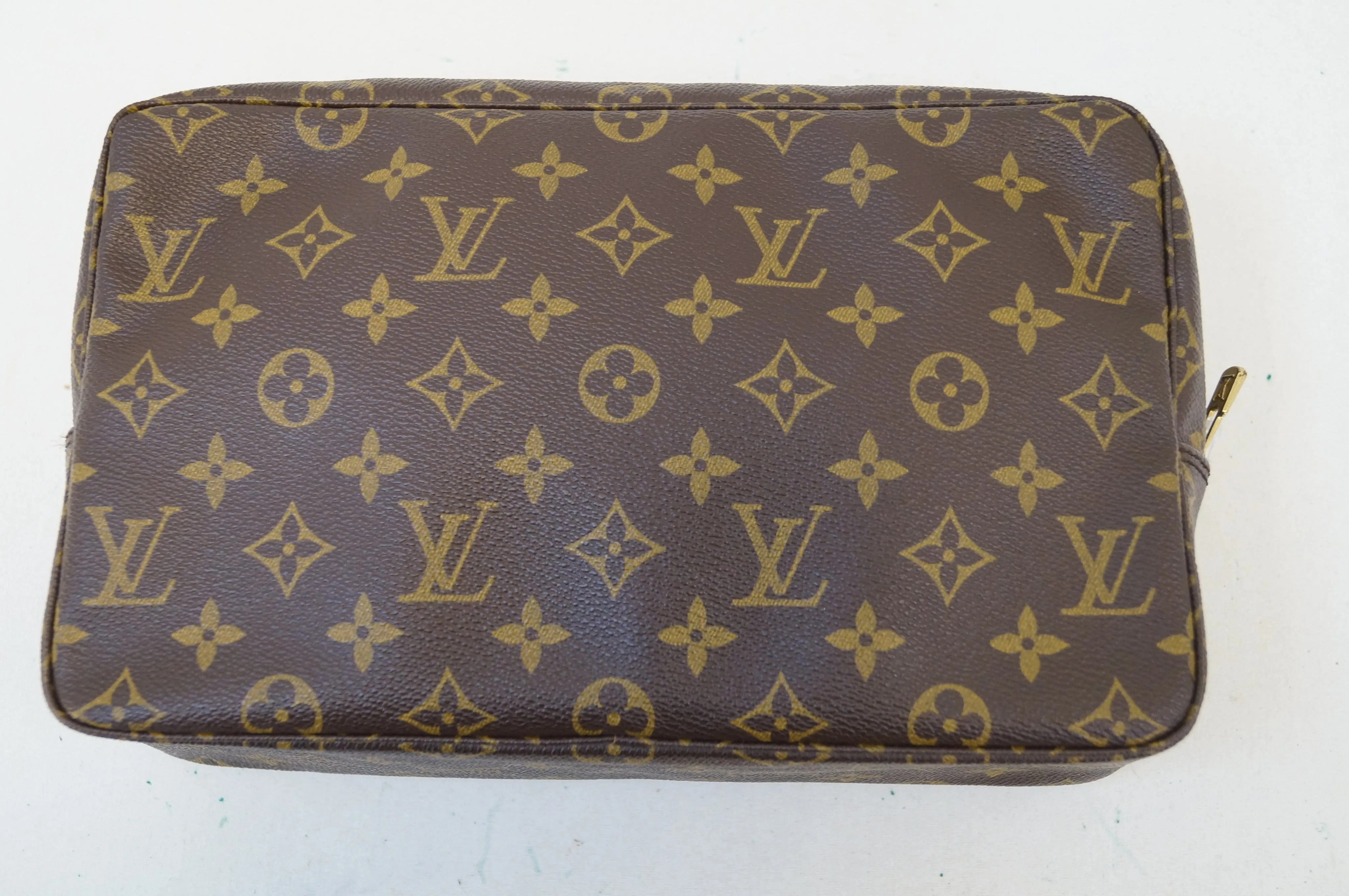 LOUIS VUITTON Trousse Toilette 28 Monogram Cosmetic Pouch