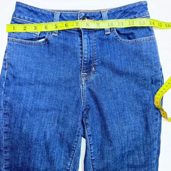 NWOT Women’s Size 2 LL Bean Classic Fit Straight Leg Denim Blue Jeans