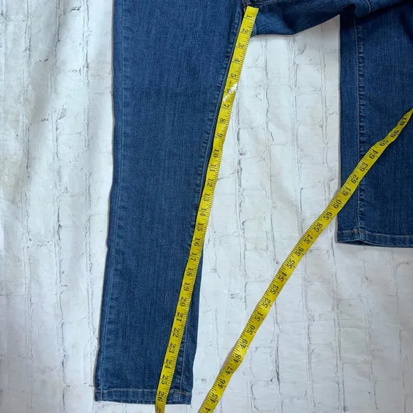 NWOT Women’s Size 2 LL Bean Classic Fit Straight Leg Denim Blue Jeans