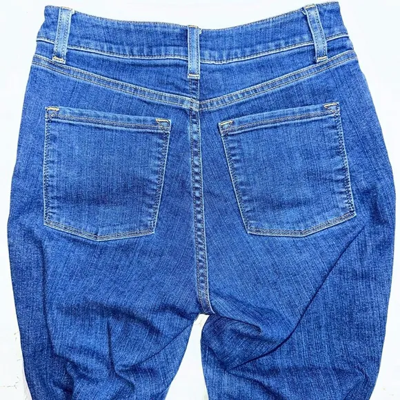 NWOT Women’s Size 2 LL Bean Classic Fit Straight Leg Denim Blue Jeans
