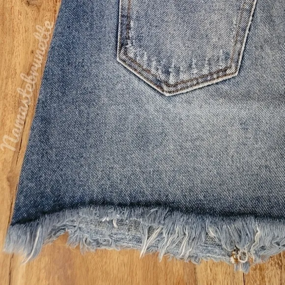 NWT $79 Rolla's Medium Wash Distressed Mini Skirt, Size 24