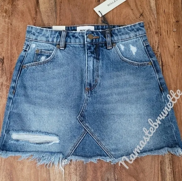 NWT $79 Rolla's Medium Wash Distressed Mini Skirt, Size 24